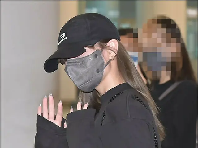 Momo（TWICE）在日本度假后进入韩国