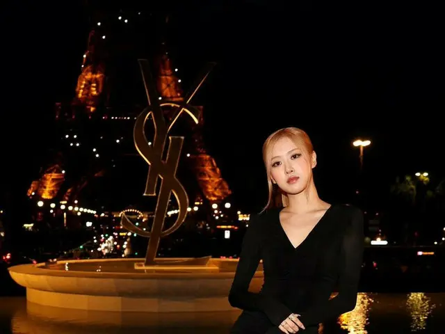 ROSE出席“巴黎时装周”圣罗兰秀