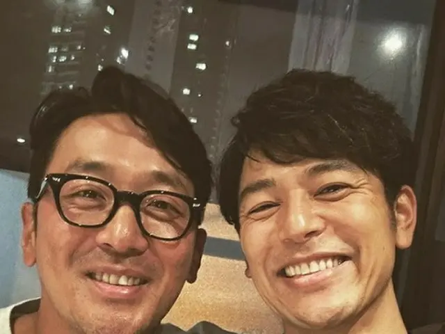 Satoshi Tsuumabuki 在釜山与演员河正宇重聚