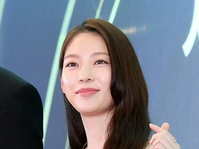 女演员孔升妍亮相“第32届首尔歌谣大赏”红毯