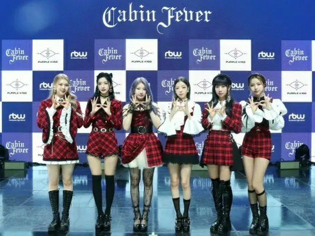 PURPLE KISS 举办了他们的第五张迷你专辑“Cabin Fever”的展示会