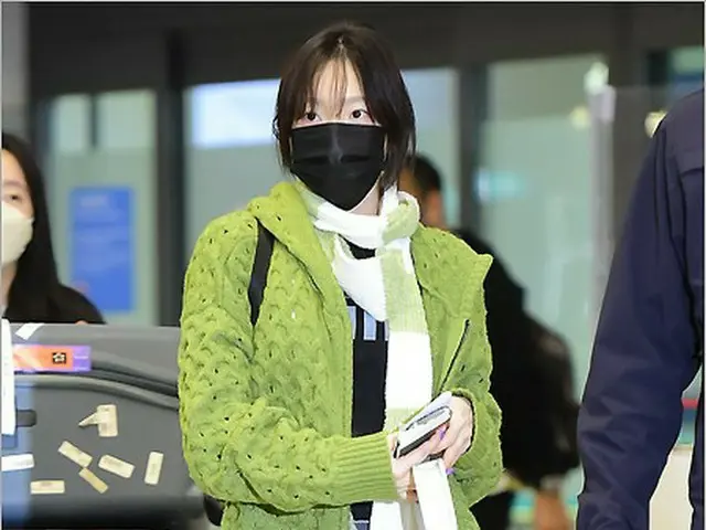 Tae Yeon (SNSD(Girls' Generation)) return to Korea from Paris @ IncheonInternational Airport. . .
