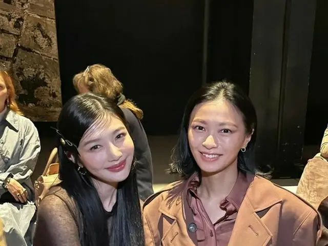 JOY (RedVelvet) released a two-shot photo with Nana Eikura. They attended TOD'Sfashion show. . .