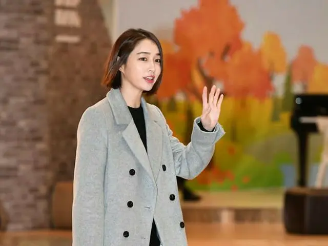 Actress Lee Min Jung, departed to Japan. On the morning of the 8th, GimpoAirport.