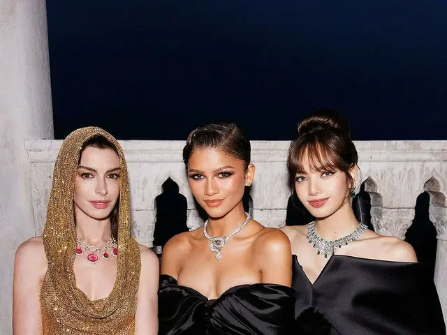 与LISA、Anne Hathaway & Zendaya 的三人合照，美得无以言表