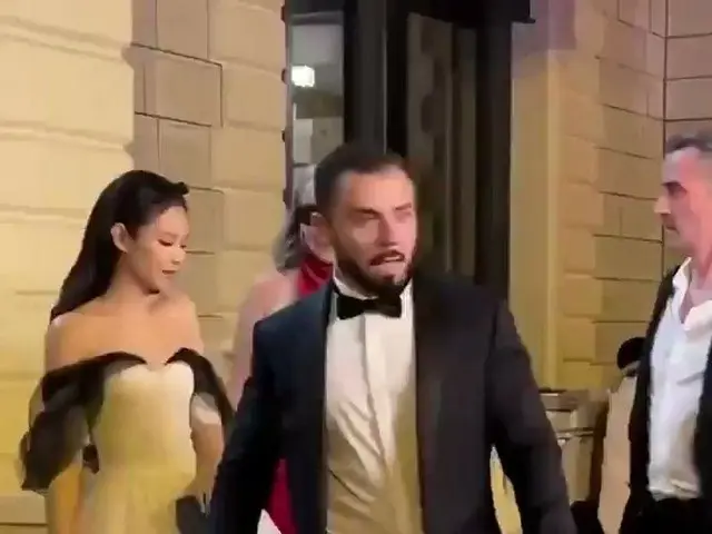 JENNIE现身戛纳国际电影节红毯