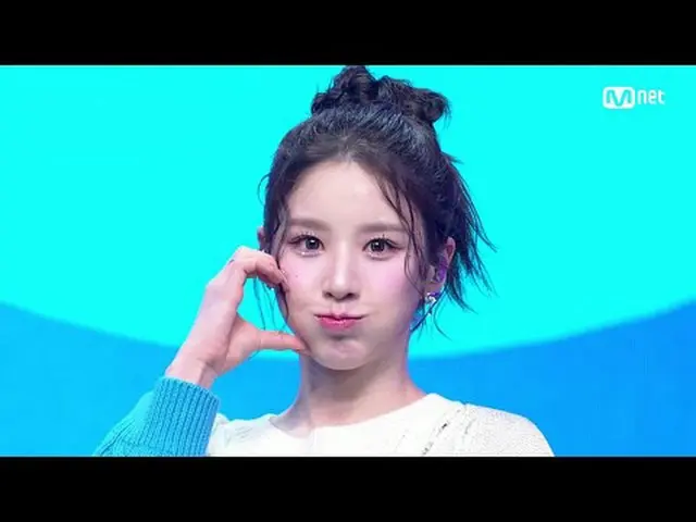在电视上直播： M倒计时｜第822集HeeJin - 算法世界第一的 K-POP 排行榜显示 M COUNTDOWN每周四下午 6 点（韩国时间）Mnet LI