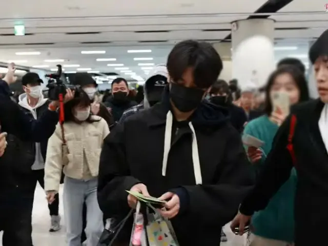 iKON于13日下午在金浦国际机场回国