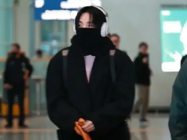 V（BTS）在仁川国际机场出发前往海外