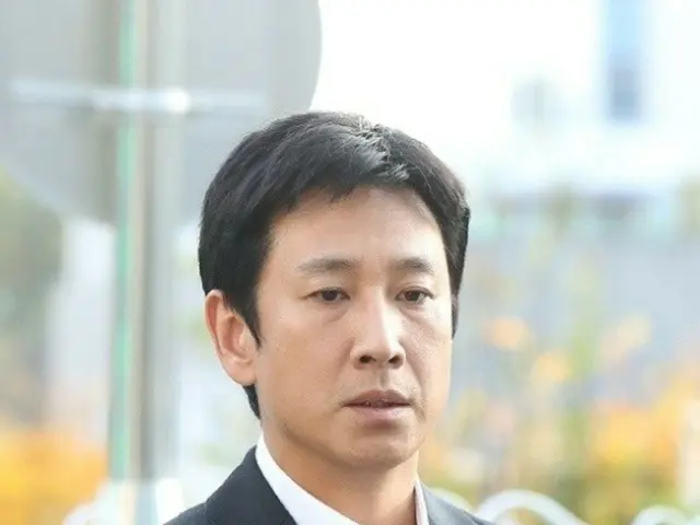 据报道，演员李善均在首尔一个公园的车内被发现昏迷不醒