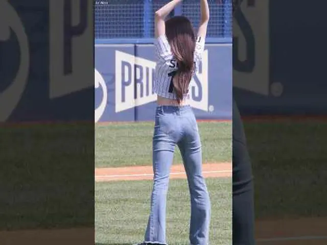 240427 _2024 KBO 职业棒球联盟 (LG Twins vs. Kia Tigers) TWICE_ (TWICE_ _ ) [Sana] 抛出第一