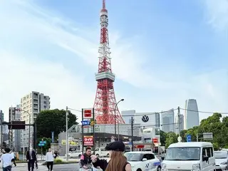 泫雅在东京的亮相成为热门话题。