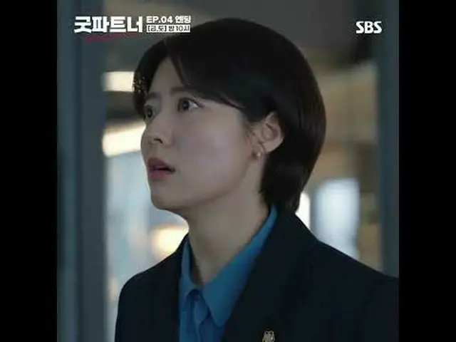 一部冷热人间法庭办公室剧，讲述以离婚为“职业”的明星律师车恩京和“第一次”离婚的新人律师韩宥利的故事