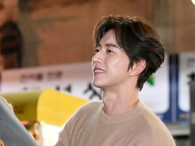 Actor Park Hae Jin, TV Series ”Four Sho” shooting. Daegu · Somun market.