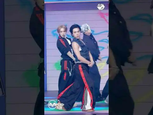 WayV_ _《BIG BANDS》30秒粉丝拍摄总结#M2 还有更多内容吗？:D Facebook： X： Instagram： TikTok：       