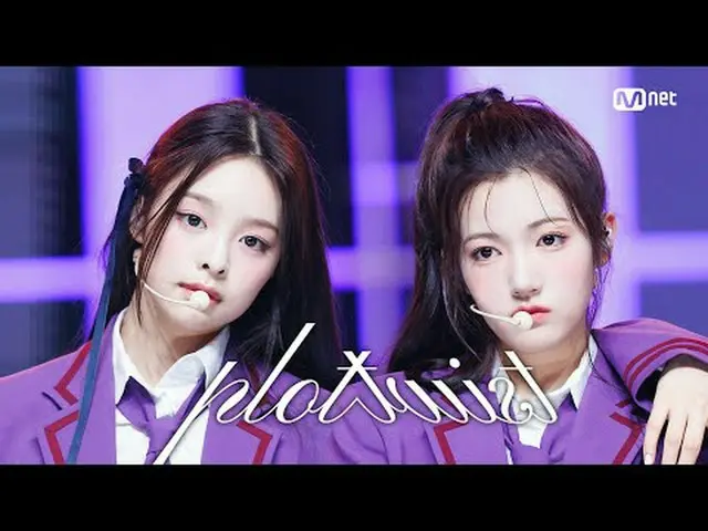 电视上播放： M COUNTDOWN｜第901集AtHeart_ - 情节转折世界排名第一的K-POP排行榜秀《M COUNTDOWN》每周四下午 6 点（韩国