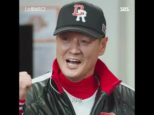 一部滑稽的成长体育剧，讲述因服用兴奋剂而失宠的前橄榄球运动员朱家蓝，以及在全国体育大会上常年垫底的汉阳高中橄榄球队奋力夺冠的故事