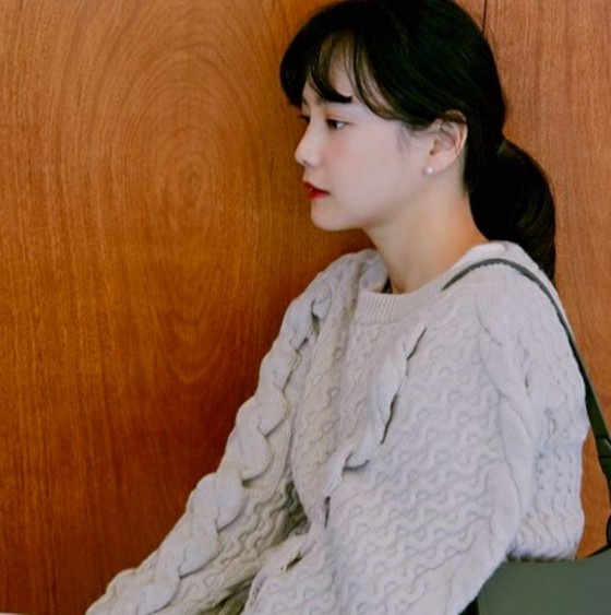 女演员尹承A的刘海剪裁看起来并不像38岁的娃娃般美丽