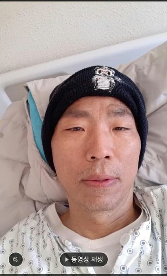 与肺癌作斗争的金·乔敏（Kim Chormin）在抗癌药物治疗之前的最后一趟旅行。“忍受到底”