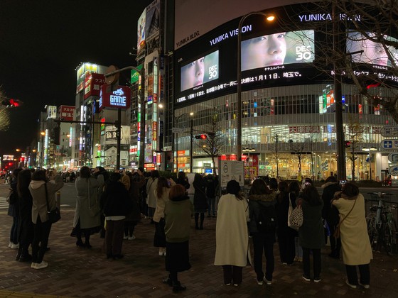 日本球迷在生日庆典上致“ BTS” V的信息=世界各地的大视野
