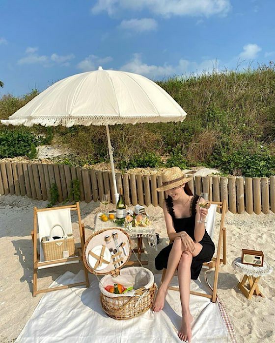 杰西卡（原少女时代），济州岛高档海滩野餐……名牌包包