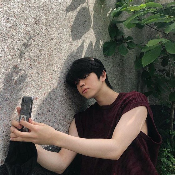 说唱歌手格里说：“金古拉的儿子，她没有因为对她的诽谤性诽谤而扭曲自己”