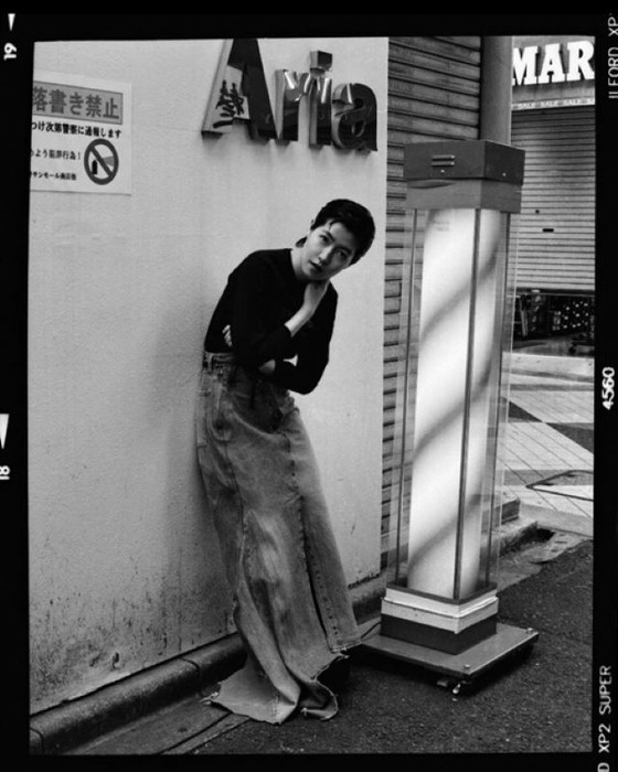 将出演NHK电视剧《群青之域》的沈恩庆，在日本街头散发着浓浓少女美眉的魅力……这是B裁吗？