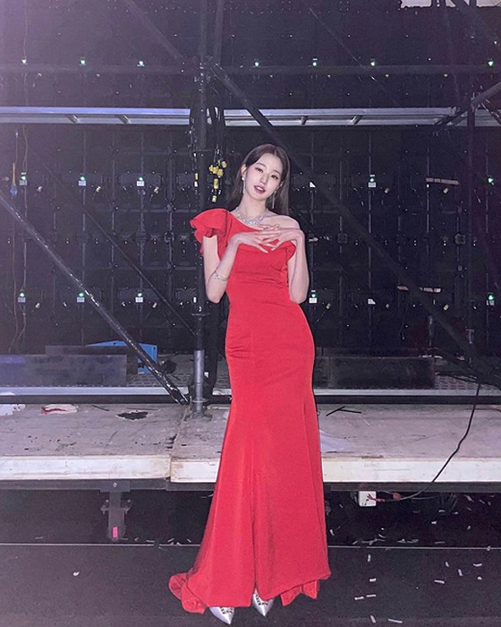 张元英(IVE),“腿太长问题”很痛苦? SNS照片也不现实