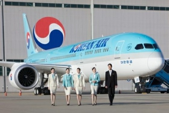 “性商业化”与争议……大韩航空考虑对YouTuber采取“法律行动”，发布空姐制服视频=韩国