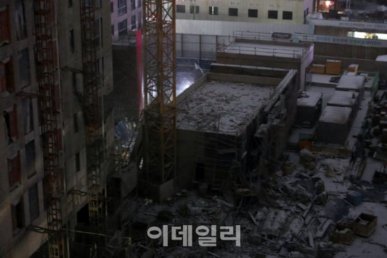在韩国光州公寓倒塌现场设立中央事故对策本部