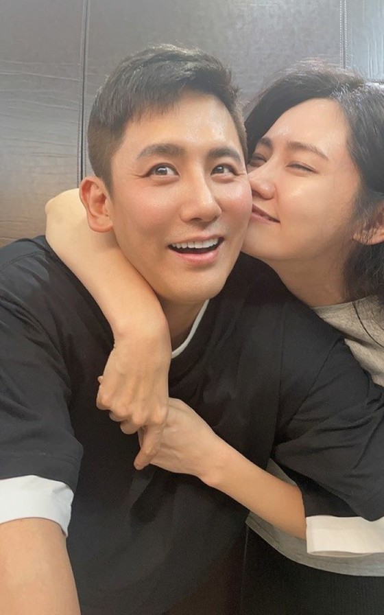 “韩中情侣”秋瓷炫&于小关夫妇，时隔近7个月首次在最新情况下拍摄超爱恋情