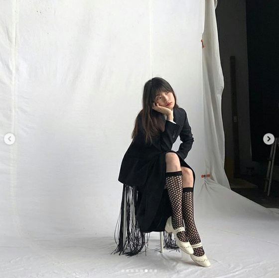 Suzy（A前小姐），腿部线条优美，穿着摄影摄影中的网袜