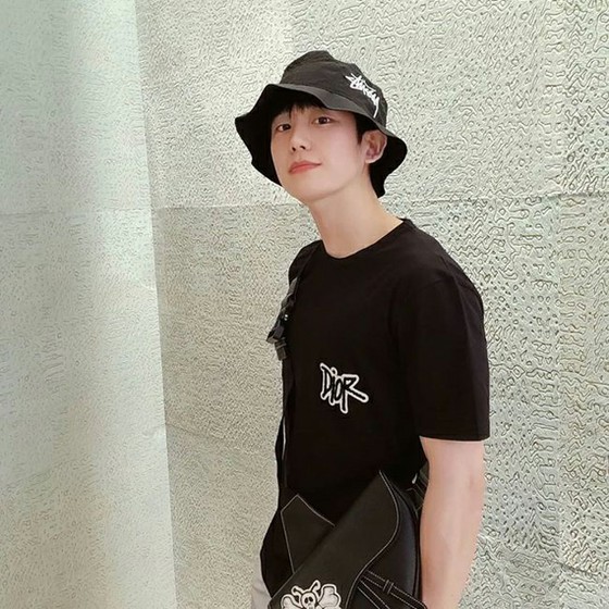 Jung HaeIn展示了所有黑人的协调……“从男孩到男人”