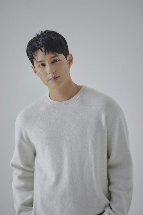 演员Do JiHan，最近2天的陆军成年退役=银河娱乐和独家合同