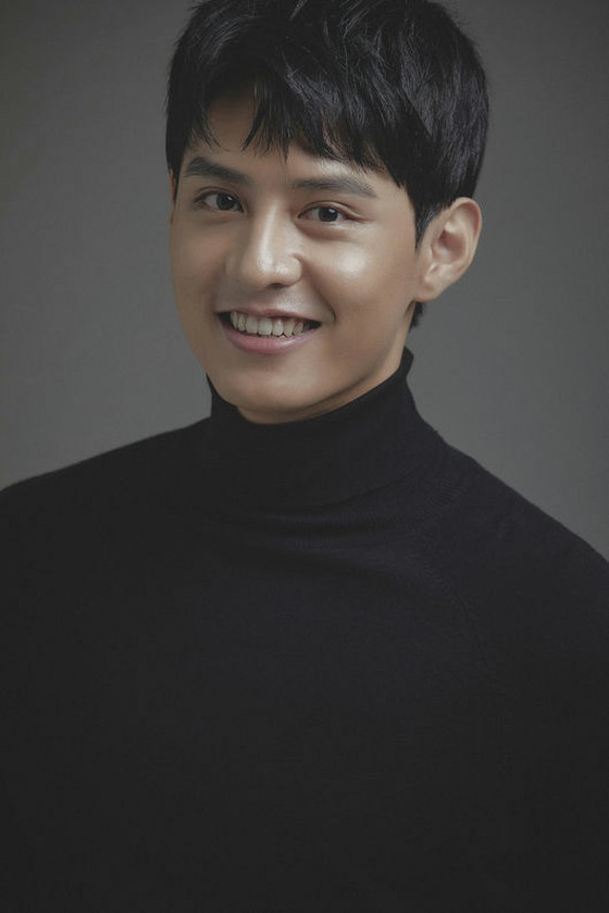 演员Do JiHan，最近2天的陆军成年退役=银河娱乐和独家合同