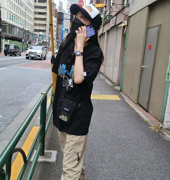 你在东京吗？ DARA（前2NE1）以“街头风格”的古怪时尚走遍城市