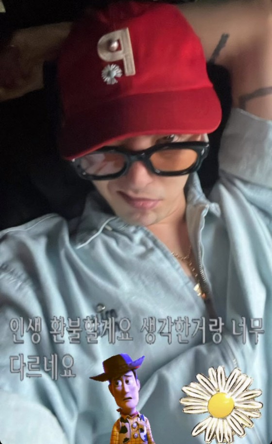 G-DRAGON (BIGBANG) 热议话题“Life, Refund” 发布照片并发表有意义的评论