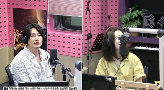 演员张赫,“希望我最好的朋友张娜拉能参加婚礼,过上幸福的生活。”