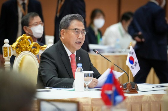 韩国外长在东盟会议上公开提出“日中韩三方峰会”