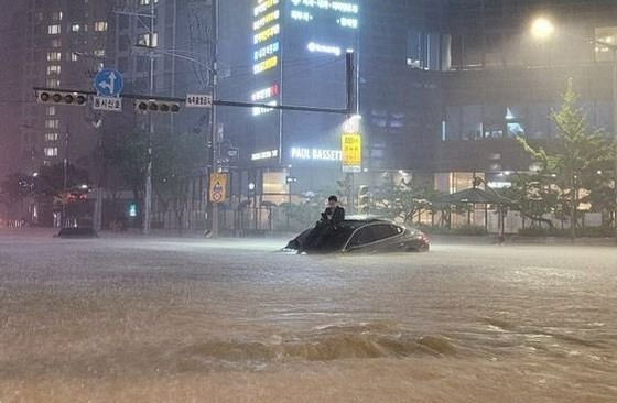 韩国中部洪水，韩国极端高温……朝鲜半岛天气异常=韩媒