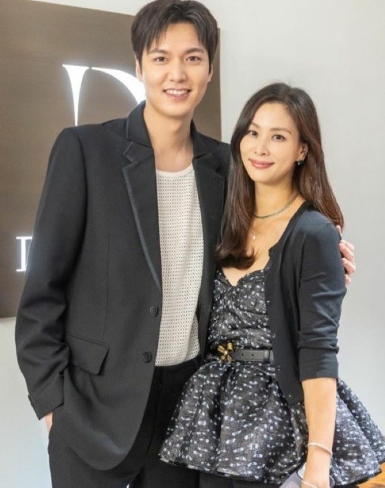 演员张东健，时隔4个月首次为妻子高小英发新帖……完美视觉效果的情侣