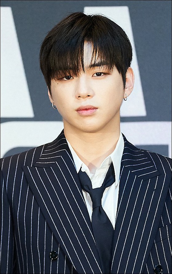 歌手KANGDANIEL，修饰《街头霸王》开头和结尾的失态