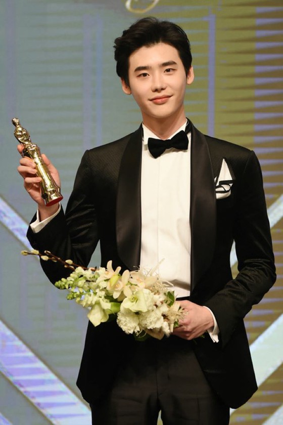 演员李政石，他会成为第一位两次获得MBC演技大赏的男演员吗？ 《大嘴巴》热血演绎收视率高