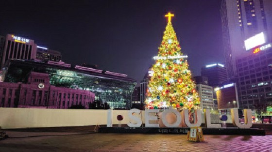 首尔广场圣诞树上的“公民空间”“十字架”……对特定宗教象征的“适当性”存在争议=韩国