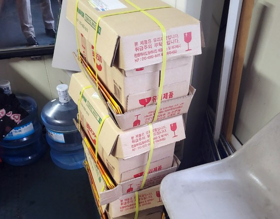 “学生可以坐公交车了。”家长退还300杯饮料给公交车司机