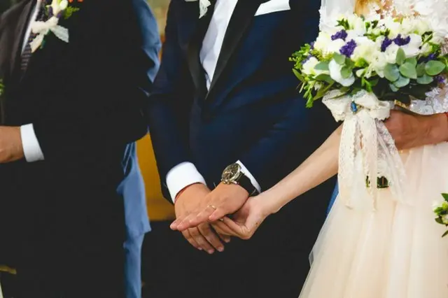 結婚式で「祝福」のかわりに「悲鳴」…シャンデリアが「落下」＝韓国