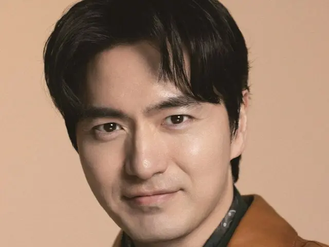 [采访]《Esquire》李镇宇与郑采妍年龄相差16岁，“拒绝恋爱！”