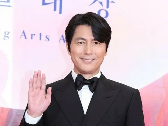 俳優チョン・ウソン、「釜日映画賞」に参加へ→婚外子議論から1年ぶりに公の場に登場…交際相手との“婚姻届提出説”にもコメントあるか？