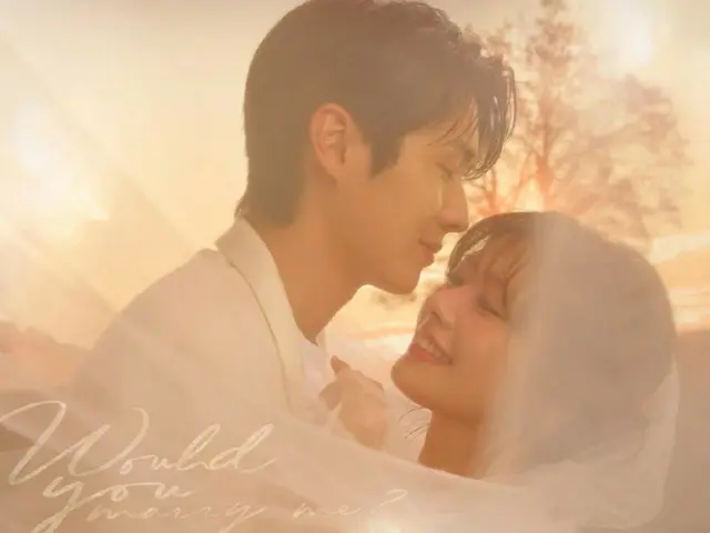 「ウジュ・メリー・ミー」チェ・ウシク&チョン・ソミン、額にキスのウェディングフォト… 新婚ロコがやってくる