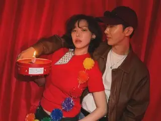 赵权（2AM）和 GAIN（Brown Eyed Girls）、Adam 等人的亲密肢体接触……他们 16 年的友谊仍在继续